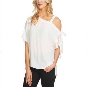 ✨White Off Shoulder Blouse✨